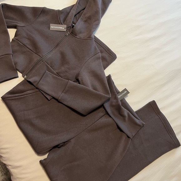 Brown Women's Two-Piece Lounge Set
Size small top and medium bottoms - Picture 3 of 4